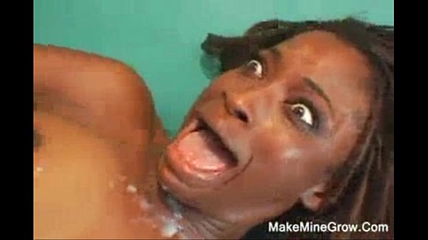 neguinha escandalo dando o cusinho.