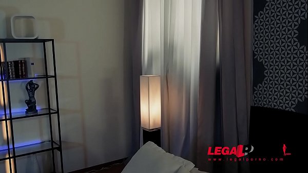 Cum-hungry Victoria Daniels DP’ed during group sex orgy with three burglars GP455