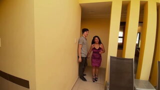 ?Mi novio me lleva con engaños al hotel para follarme?(ESCENA COMPLETA) en la tina de masaje y termina dandome su leche en la cara